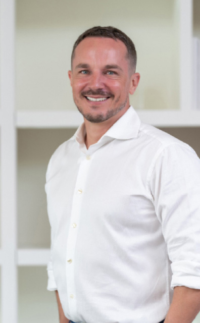 Dr. Scott McFarlane